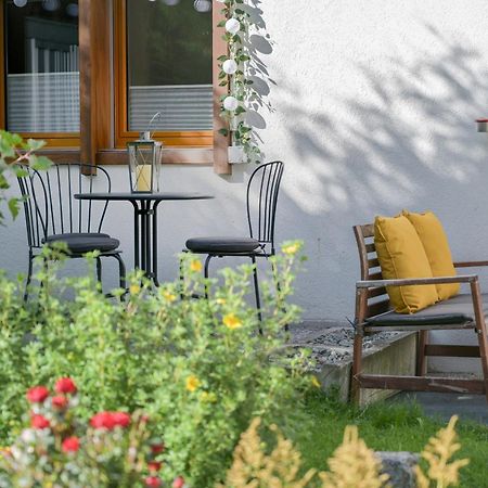 Ambassador Yellow Home غراشن المظهر الخارجي الصورة