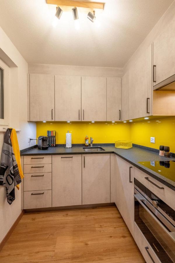 Ambassador Yellow Home غراشن المظهر الخارجي الصورة
