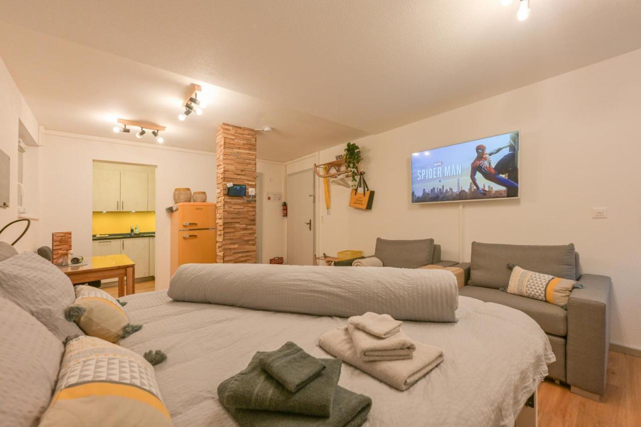 Ambassador Yellow Home غراشن المظهر الخارجي الصورة